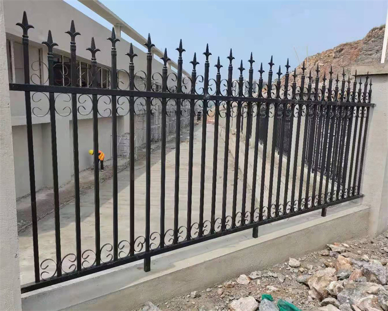 蘭州廠區圍墻護欄